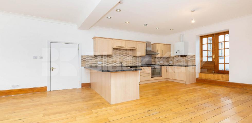 			COUNCIL TAX INCLUDED!, 2 Bedroom, 1 bath, 1 reception Flat			 Park Road, Crouch End